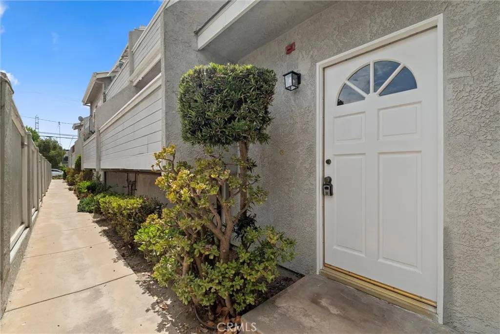 Redondo Beach, CA 90278,2609 Vanderbilt Lane #4