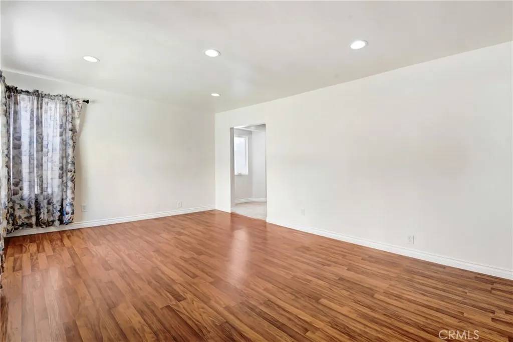 Inglewood, CA 90304,5526 W 117th Street