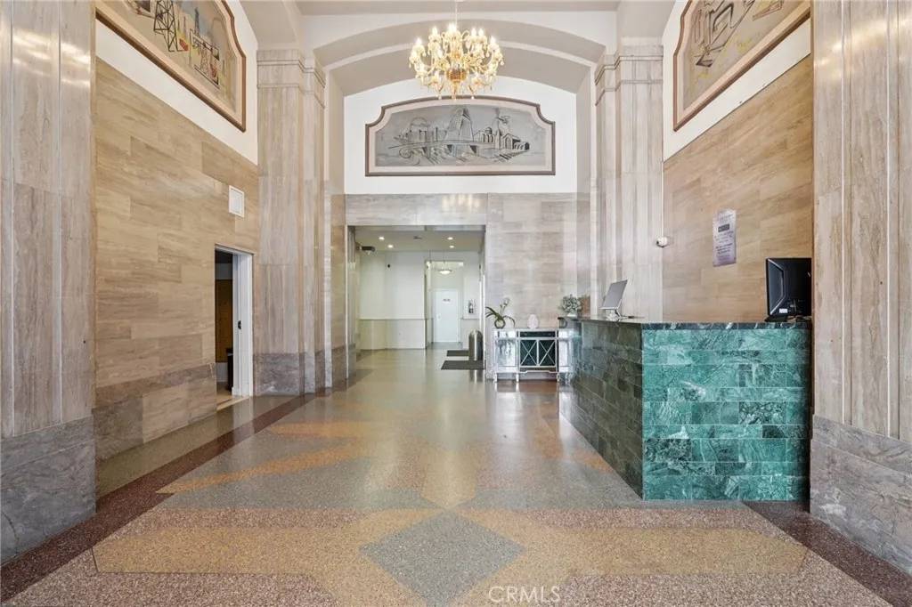 Los Angeles, CA 90015,939 S Broadway #203