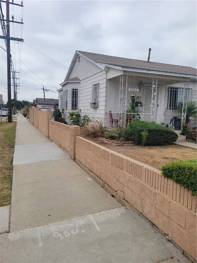 Hawthorne, CA 90250,4302 W 133rd