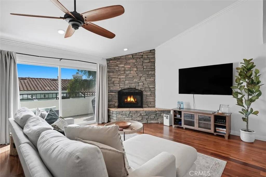 Redondo Beach, CA 90277,220 S Helberta Avenue #E