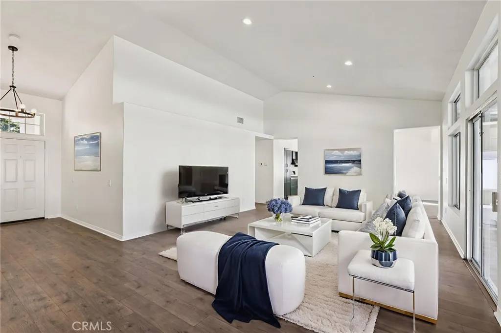 Woodland Hills, CA 91367,6233 Penfield Avenue