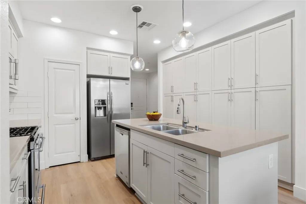 Hawthorne, CA 90250,13023 Union #106