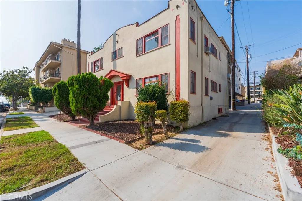 Long Beach, CA 90803,207 Mira Mar Avenue