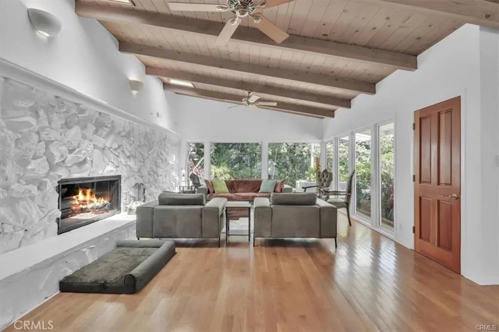 Beverly Hills, CA 90210,9466 Hidden Valley Place