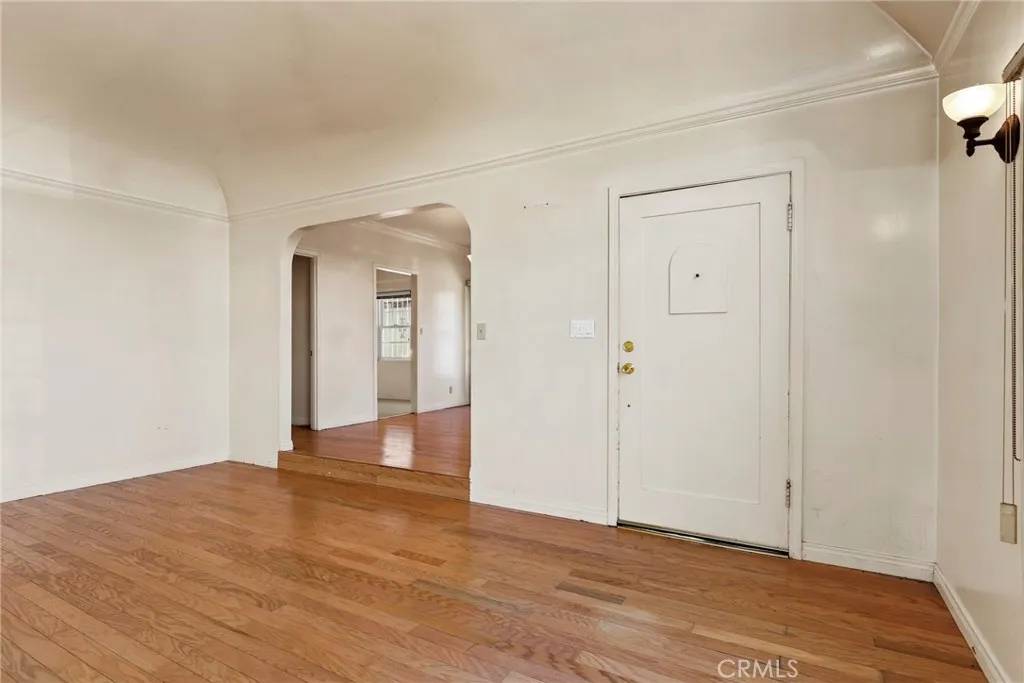 Los Angeles, CA 90002,1622 E 88th