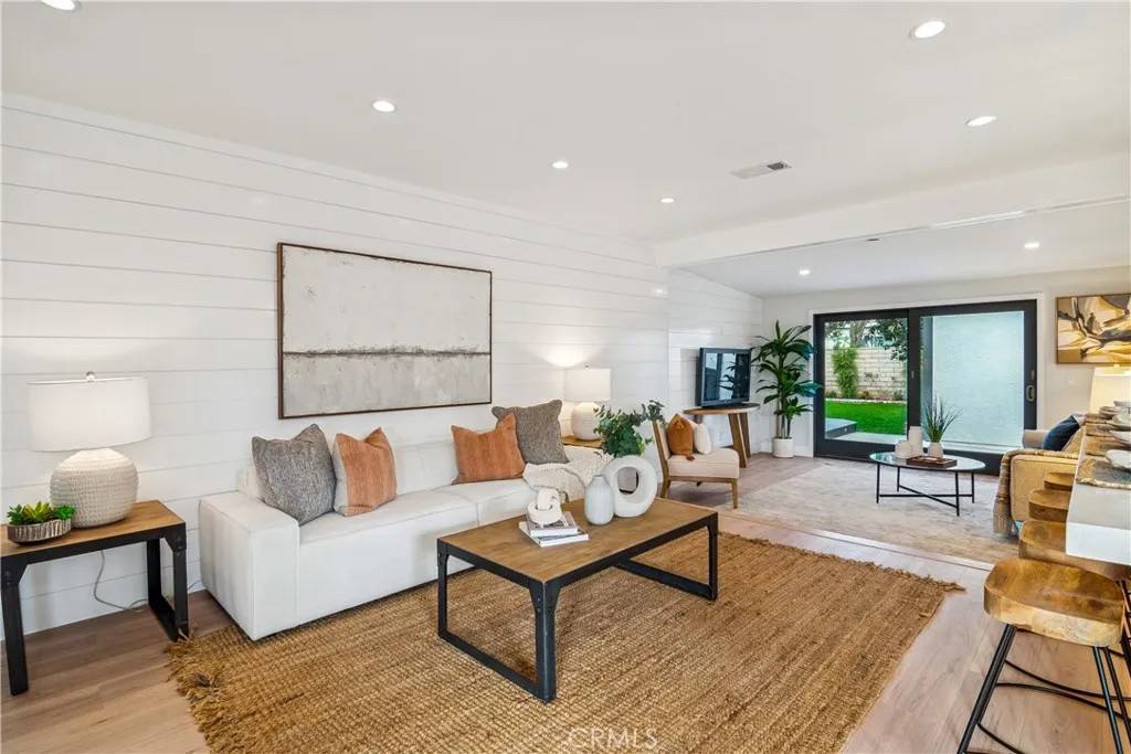 Torrance, CA 90503,908 Fonthill Avenue