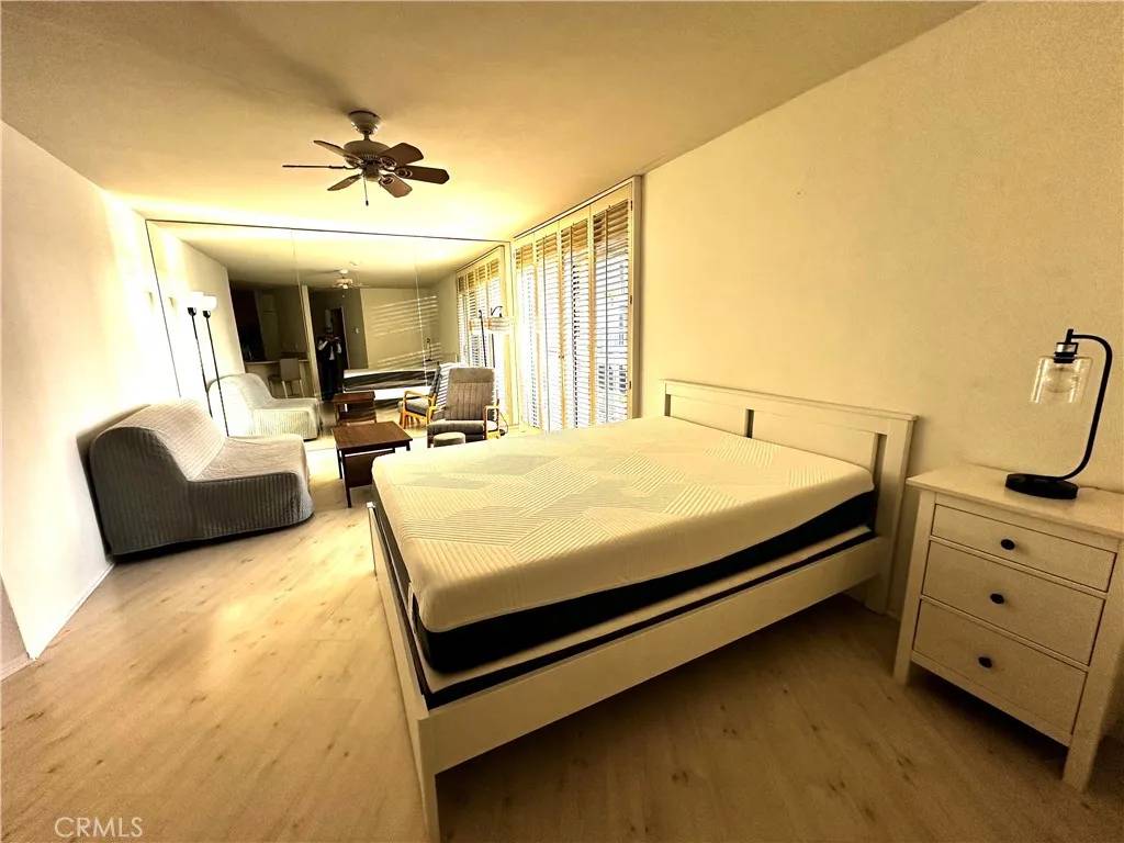 Redondo Beach, CA 90277,640 The Village #101