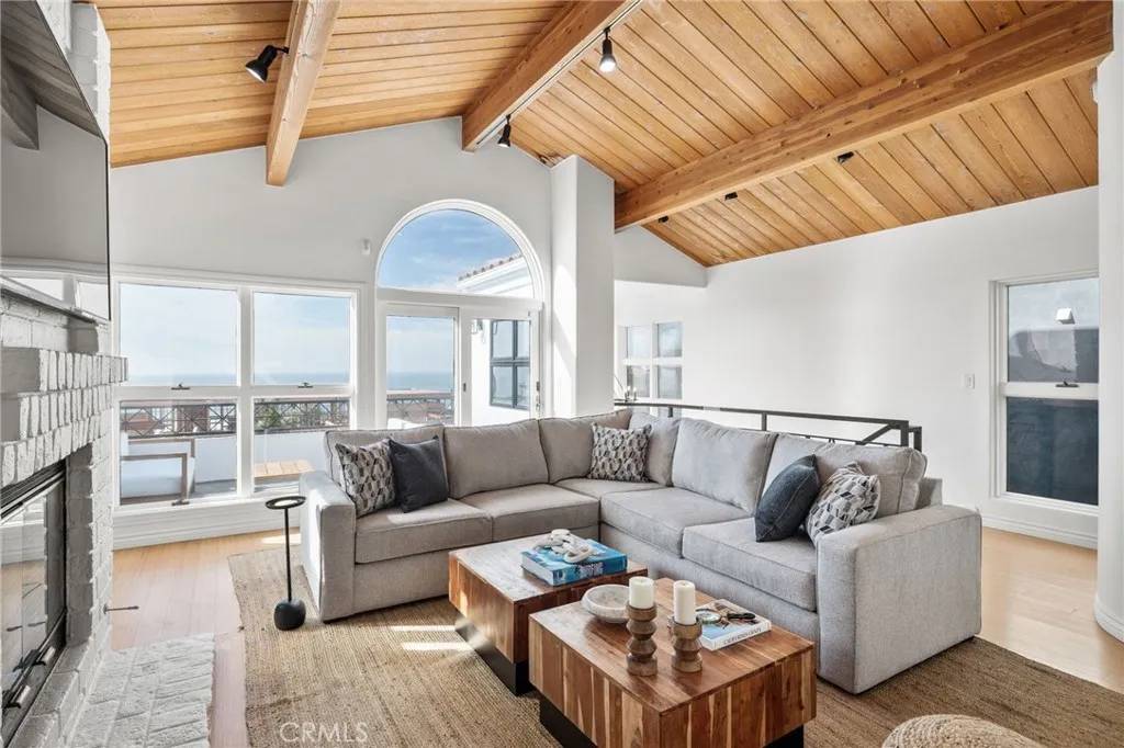 Manhattan Beach, CA 90266,4104 Highland