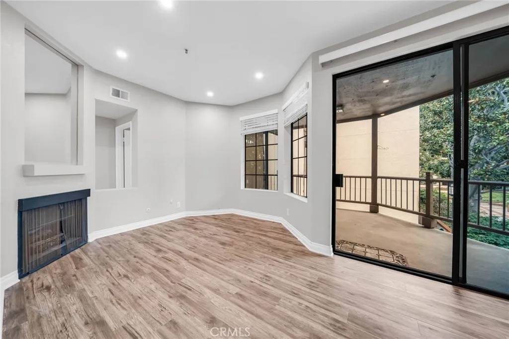 Torrance, CA 90503,2559 Plaza Del Amo #215