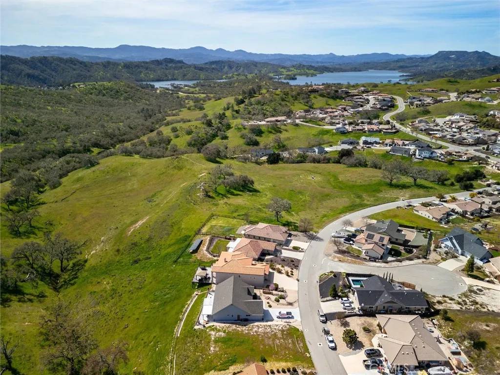 Paso Robles, CA 93446,2186 Holly