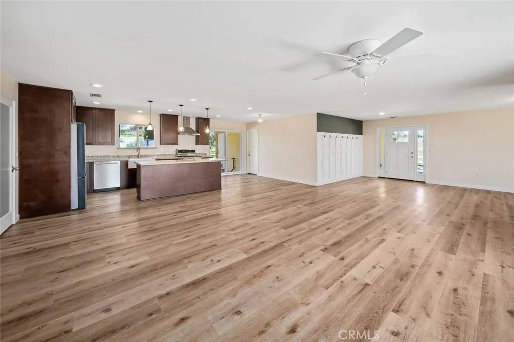 Paso Robles, CA 93446,6095 Vista Serrano Way