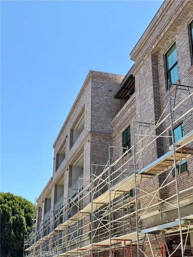 San Luis Obispo, CA 93401,581 Higuera Street #306