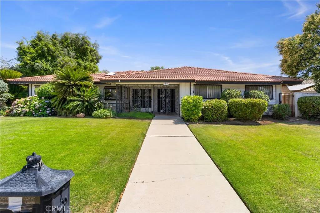 Bakersfield, CA 93306,3419 Crest Drive