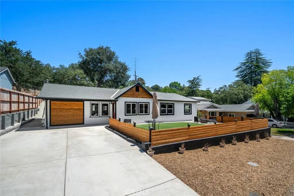 Paso Robles, CA 93446,19 12th Street