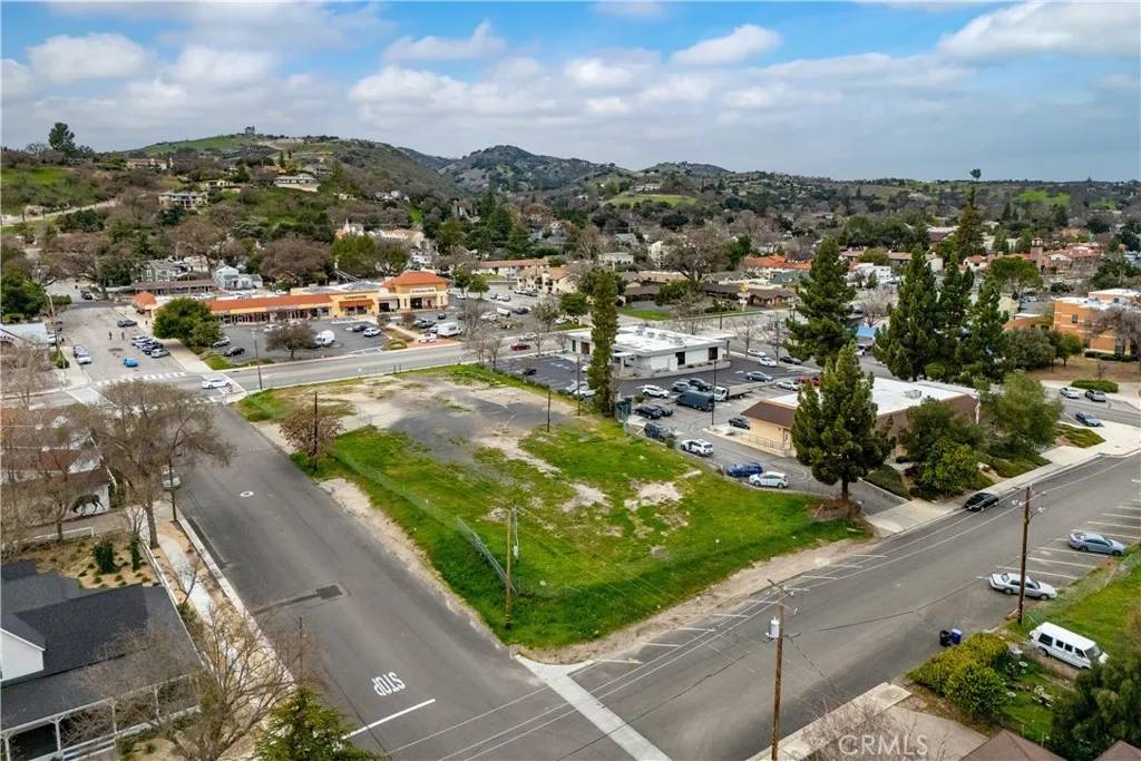 Paso Robles, CA 93446,828 Spring