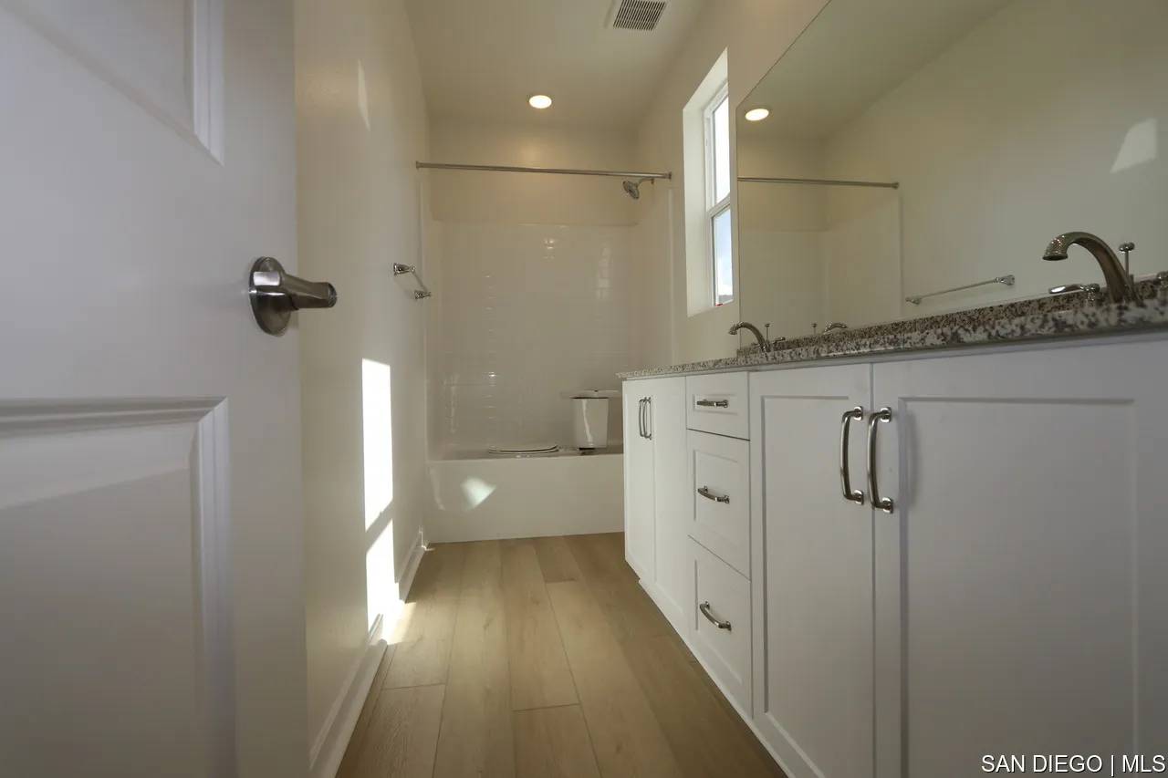 Fallbrook, CA 92028,592 Meadowood ST #405