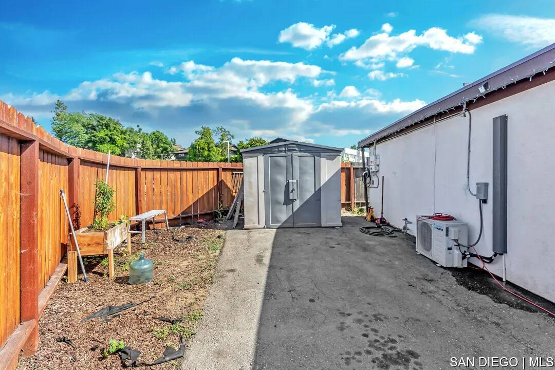Vista, CA 92083,157-59 Natal WAY
