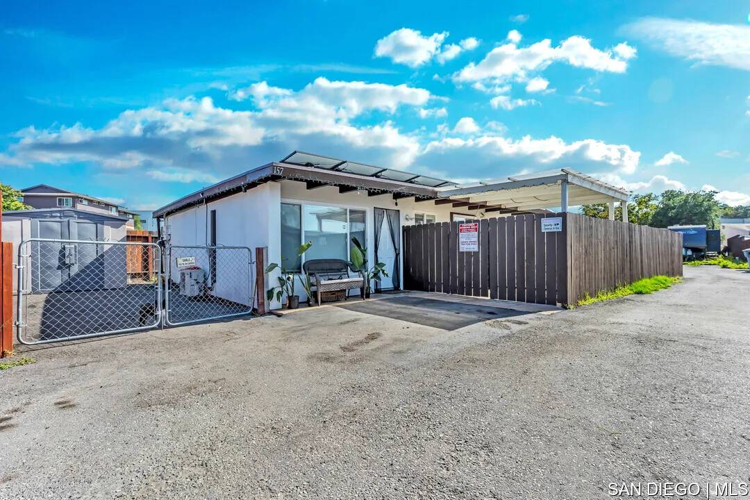 Vista, CA 92083,157-59 Natal WAY