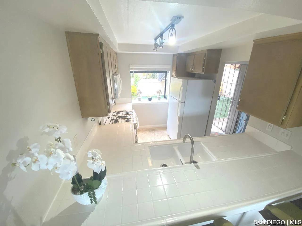 Encinitas, CA 92024,108 S Kihridge LN