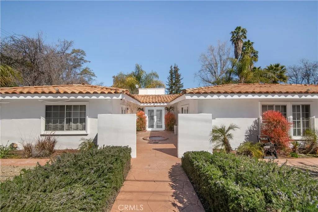 Tarzana, CA 91356,19647 Oxnard Street