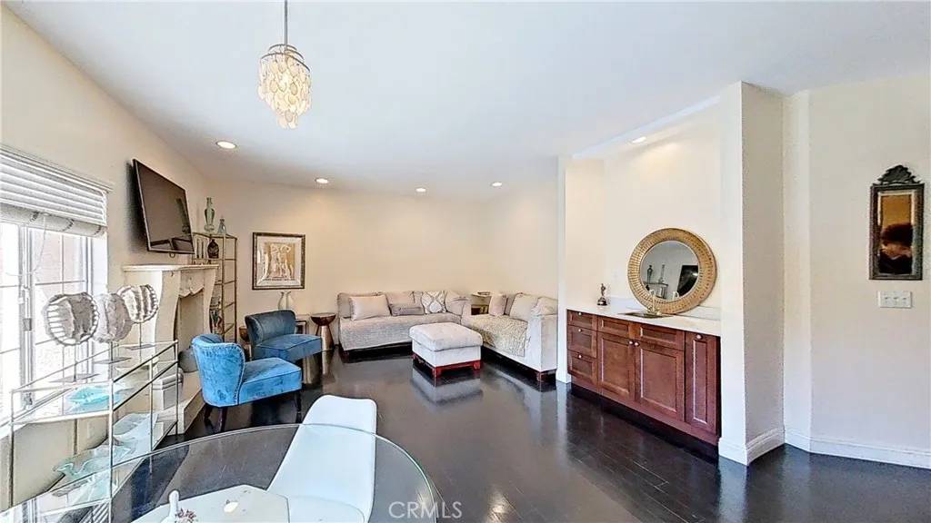 Encino, CA 91316,5200 White Oak Avenue #9