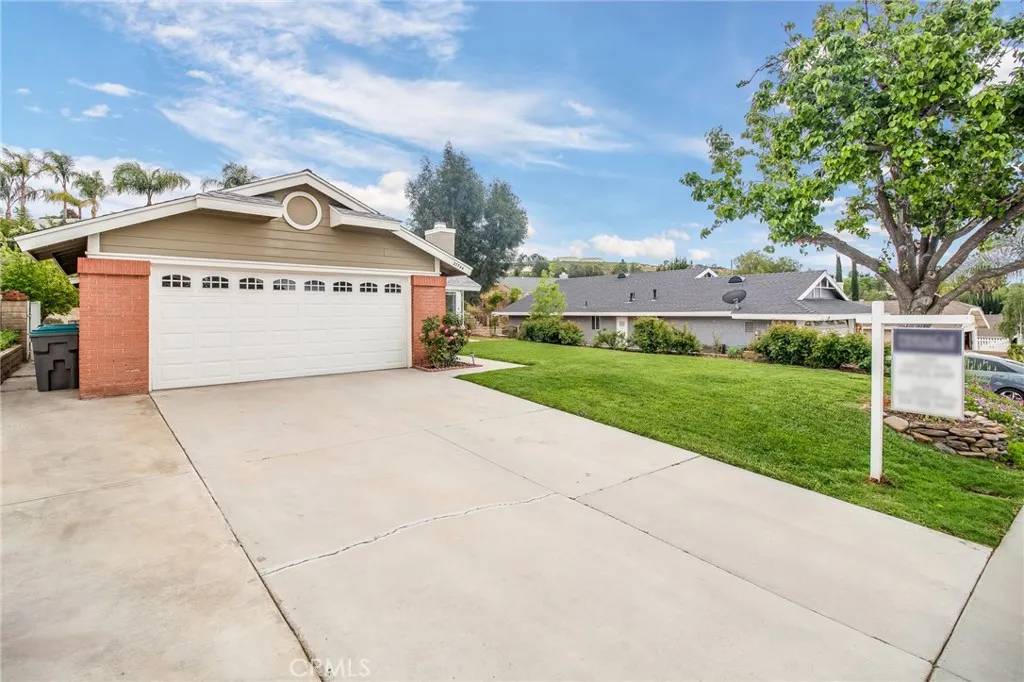 Saugus, CA 91350,27744 Sumner Avenue