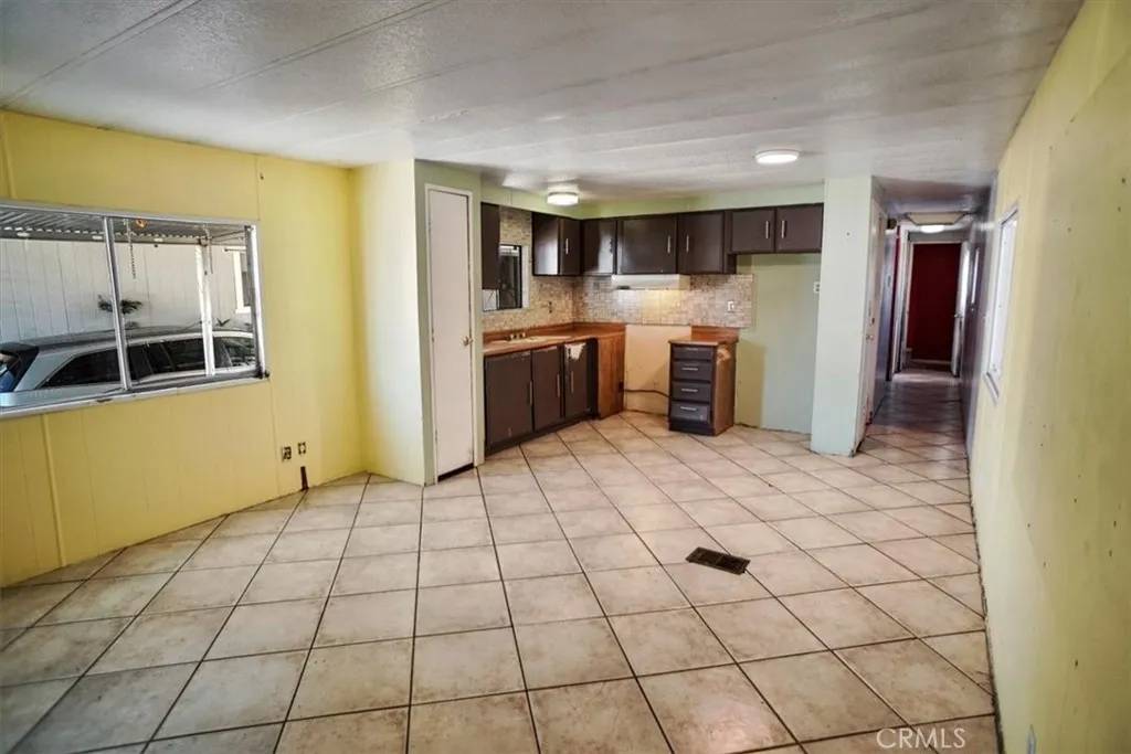 Newhall, CA 91321,23830 Newhall #8