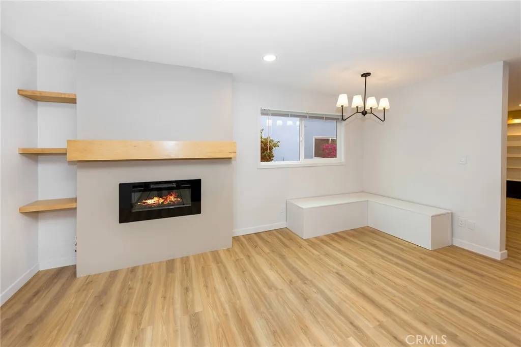 West Hills, CA 91307,23109 Schoolcraft Street