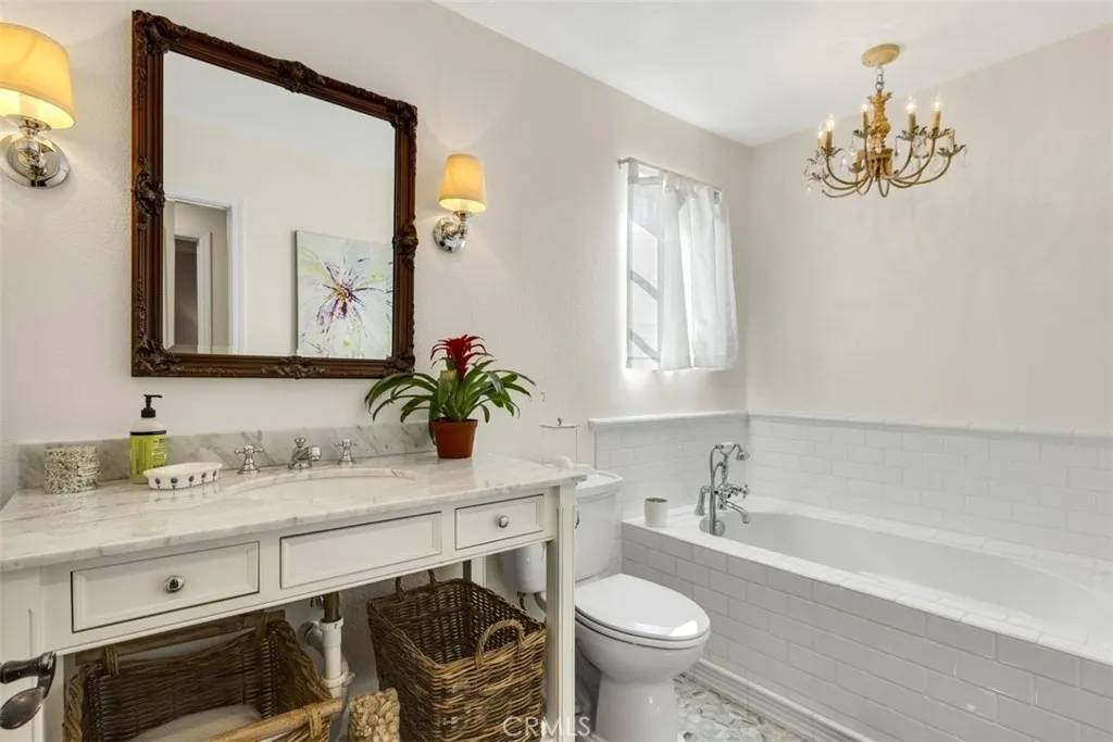 Simi Valley, CA 93065,814 Links View Drive