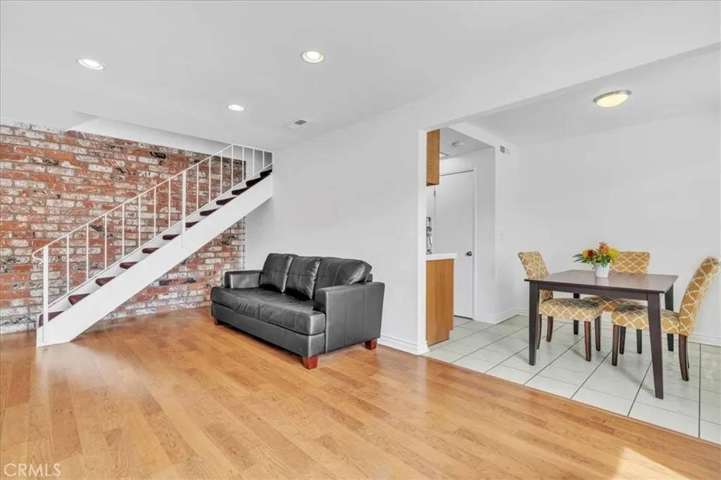 Saugus, CA 91350,28111 Robin Avenue