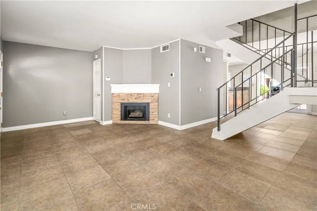 Saugus, CA 91350,26914 Via Terraza #83