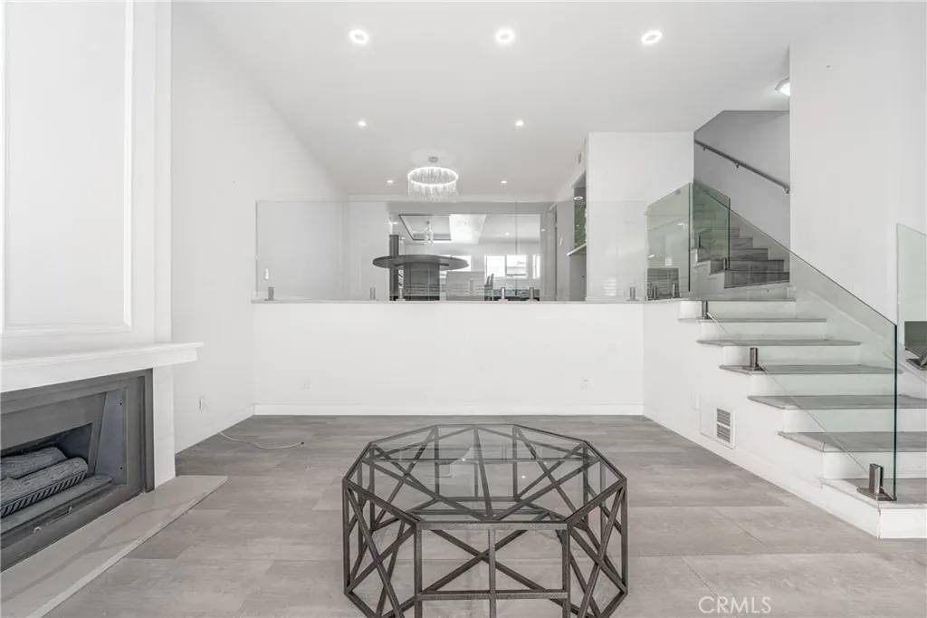 Tarzana, CA 91356,18130 Oxnard Street #72