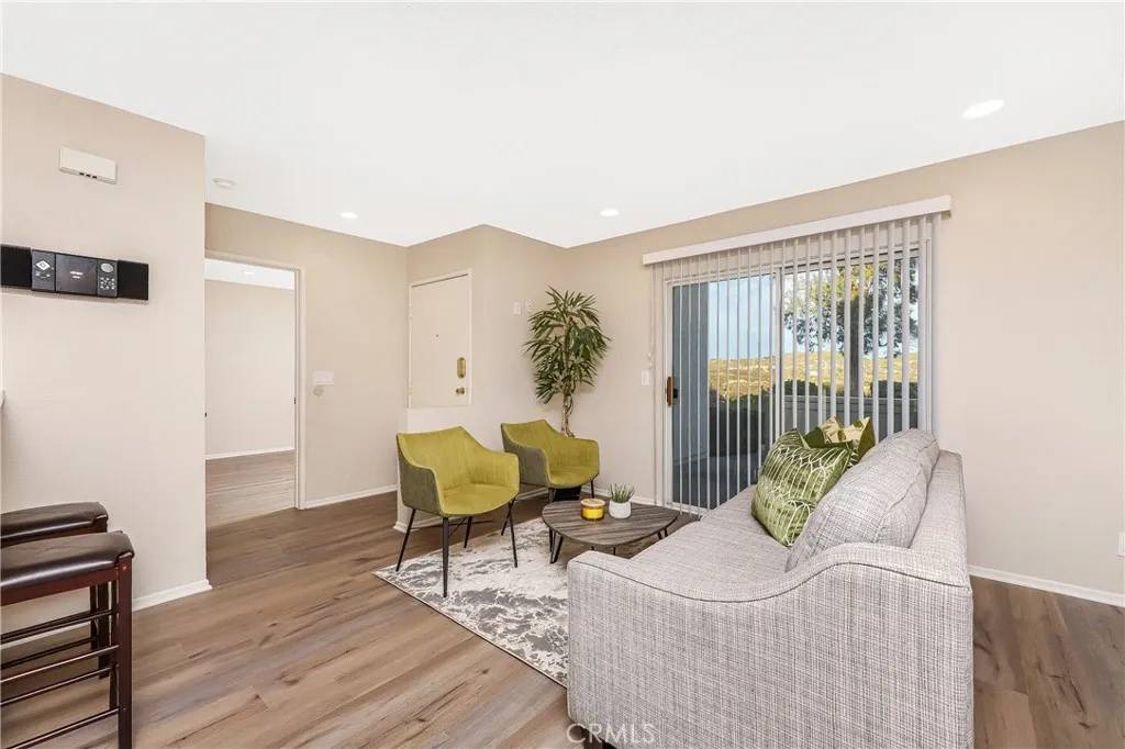 Newhall, CA 91321,24435 Valle Del Oro #102