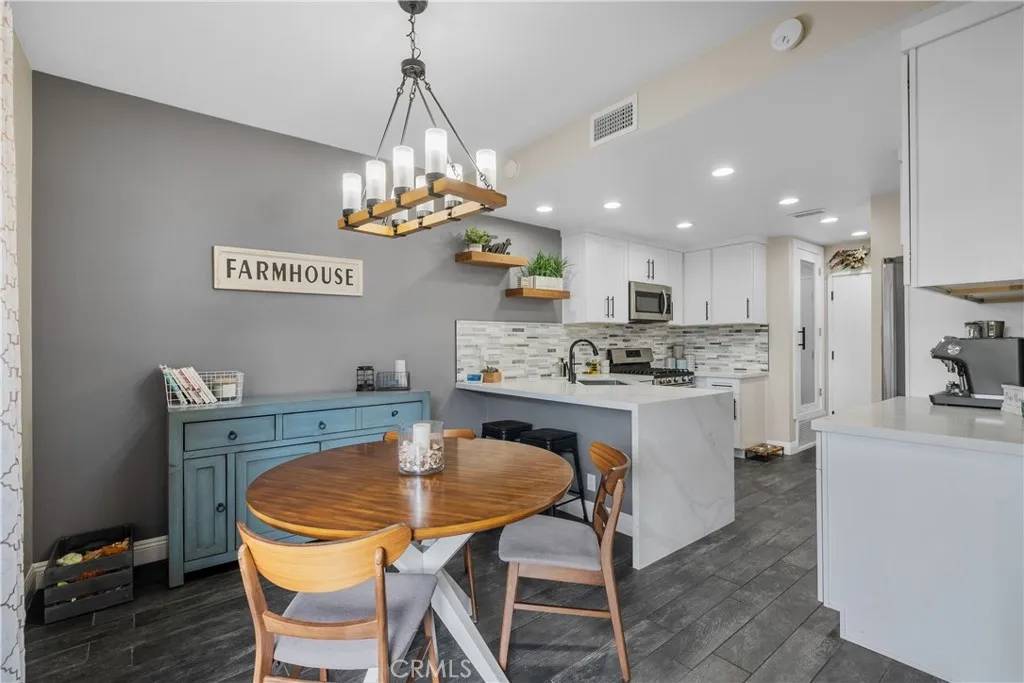 Saugus, CA 91390,22832 Banyan Place #23