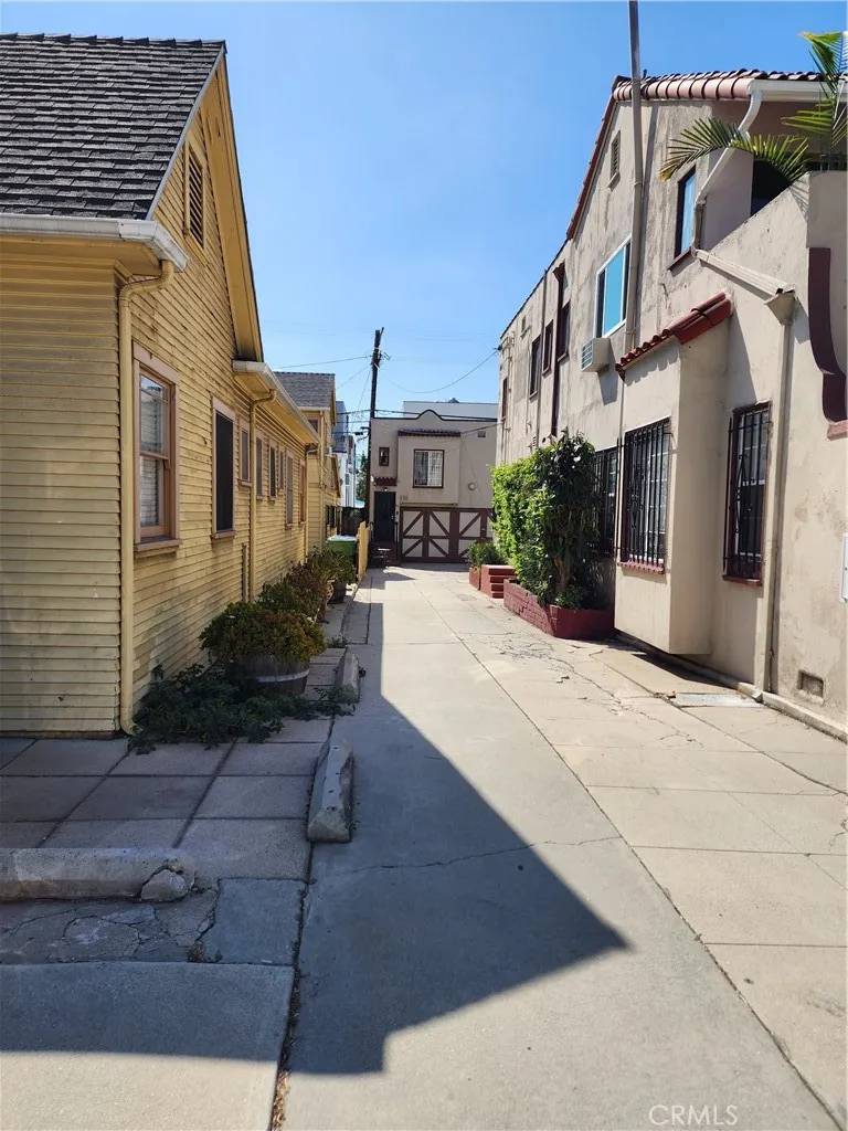 Los Angeles, CA 90038,6410 La Mirada