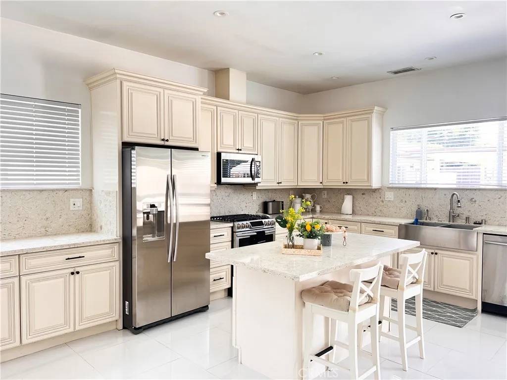 Tarzana, CA 91356,5835 Topeka Drive