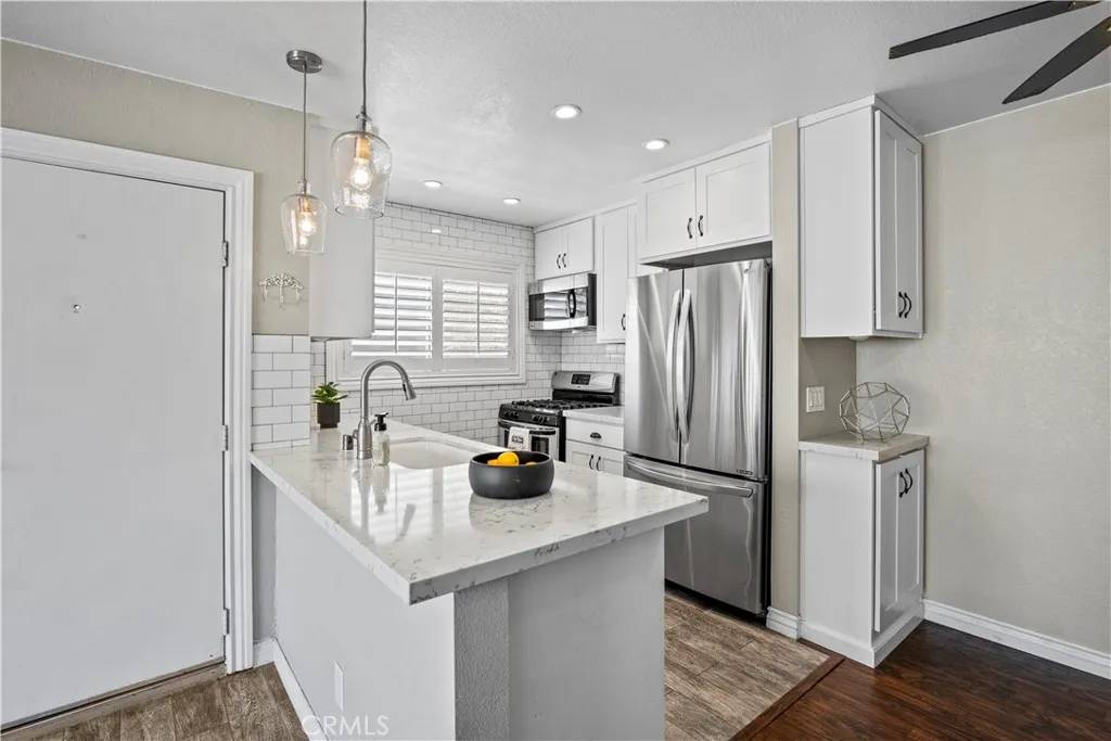 Newhall, CA 91321,24451 Leonard Tree Lane #201