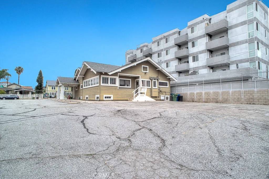 Los Angeles, CA 90004,4718 Oakwood