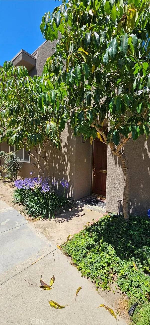 Tarzana, CA 91356,18134 Killion Street #2