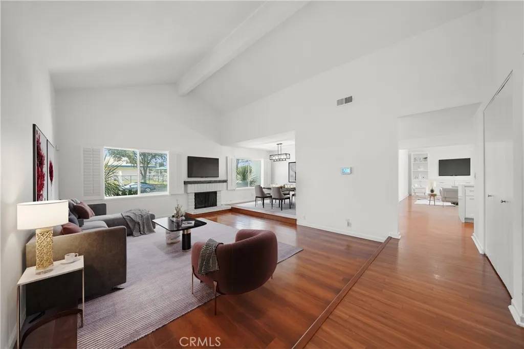 Simi Valley, CA 93065,2174 Larch Street