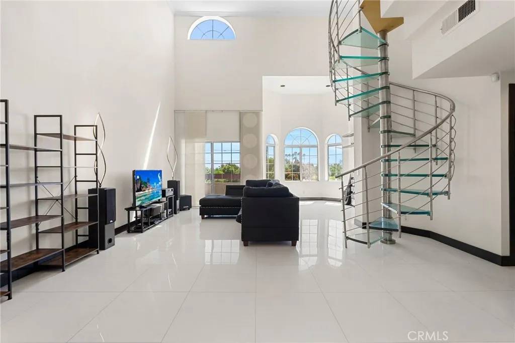 Sherman Oaks, CA 91423,4301 Fulton Avenue #301