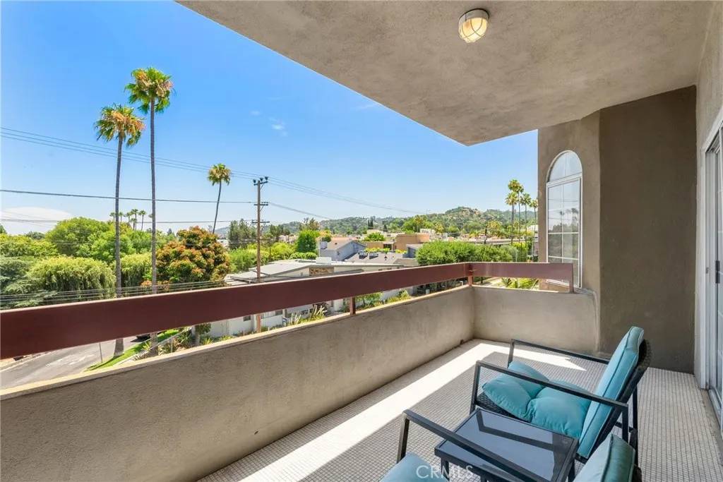 Sherman Oaks, CA 91423,4301 Fulton Avenue #301