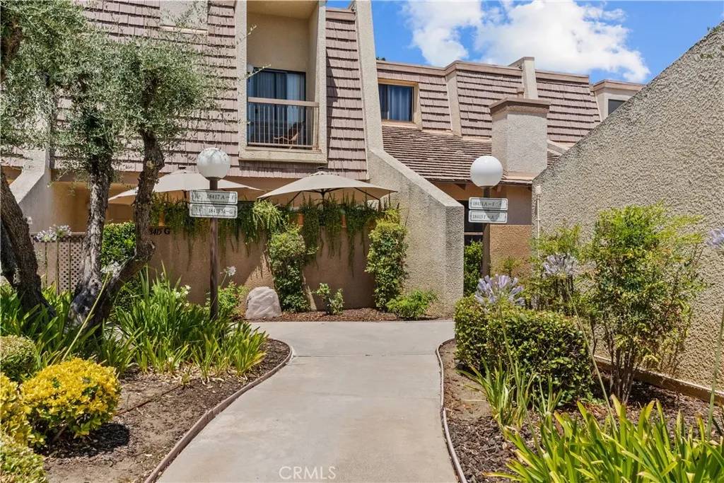 Tarzana, CA 91356,18417 Collins Street #D