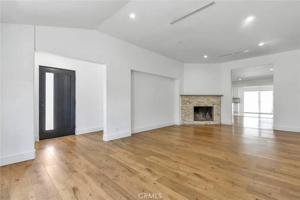 North Hollywood, CA 91606,6015 Laurelgrove Avenue