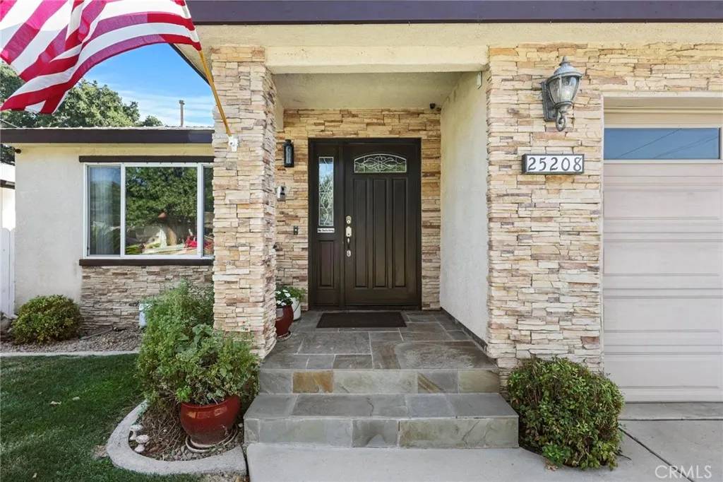 Newhall, CA 91321,25208 De Wolfe Road