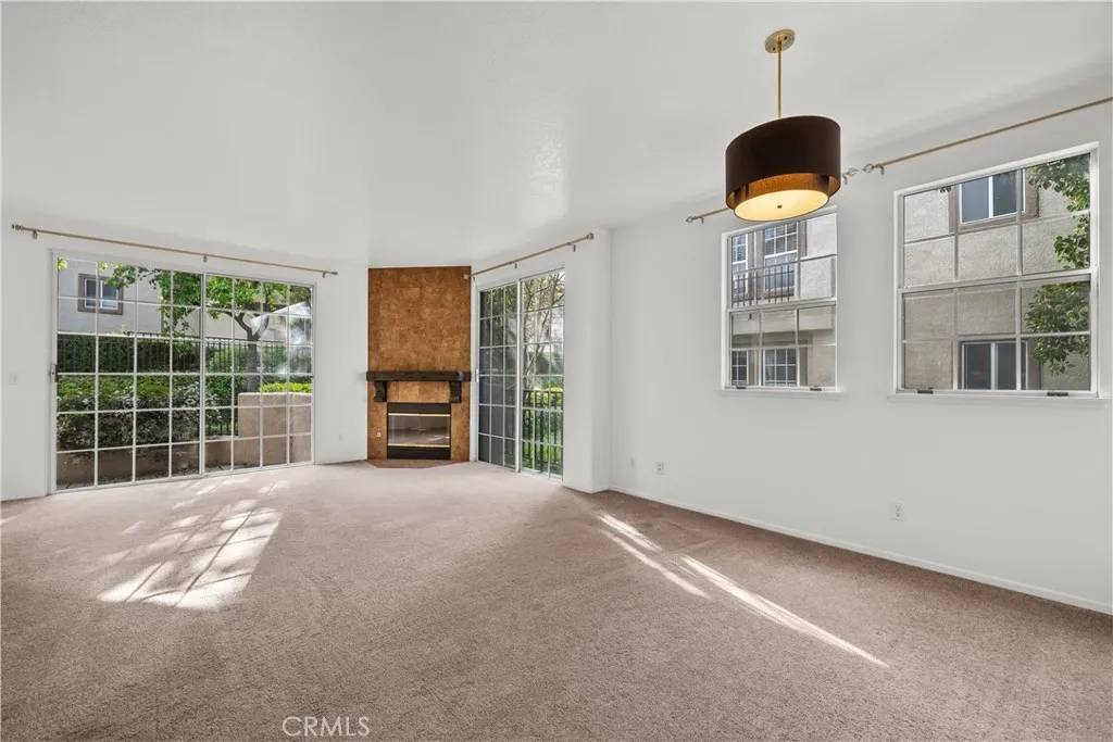 Valencia, CA 91355,24115 Del Monte Drive #75