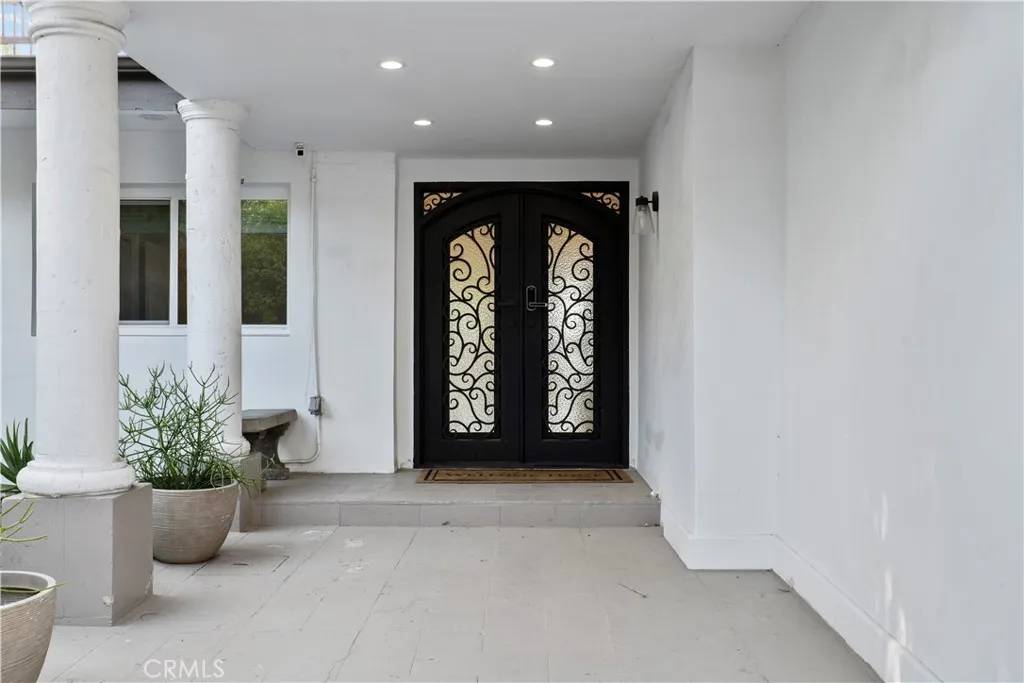 Encino, CA 91436,16551 Calneva Drive