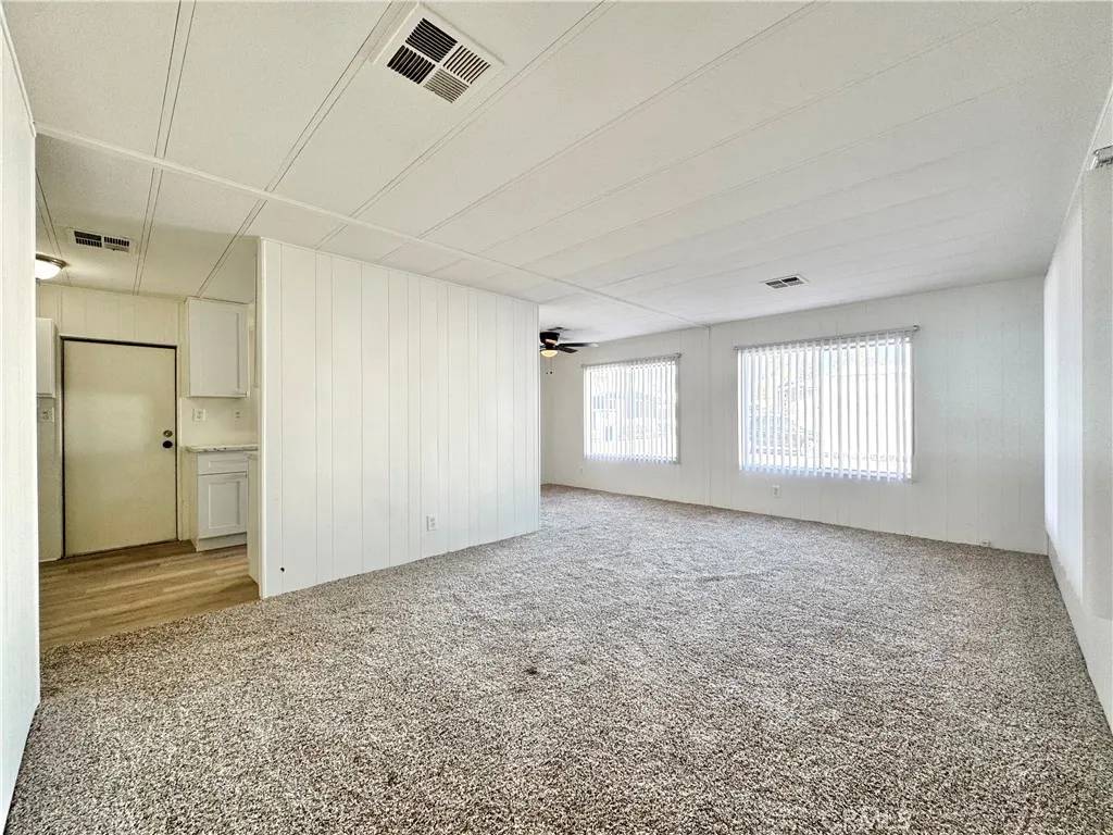 Mission Hills (san Fernando), CA 91345,10811 Columbus #7