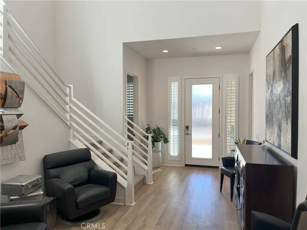 Saugus, CA 91350,28665 Windbreak